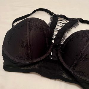 Sultry Victoria’s Secret Bra ♣️♠️ hot af